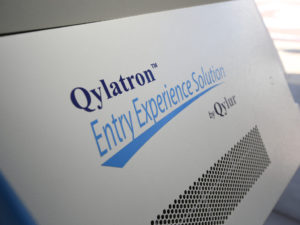 Qylur-Entry-Experience-Solution-sign-cu-1024x768